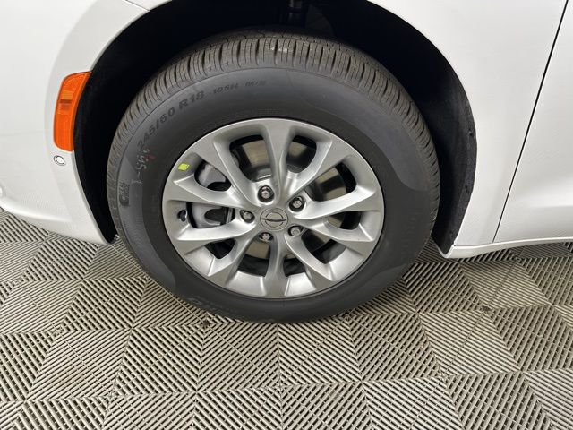 2025 Chrysler Pacifica photo 12