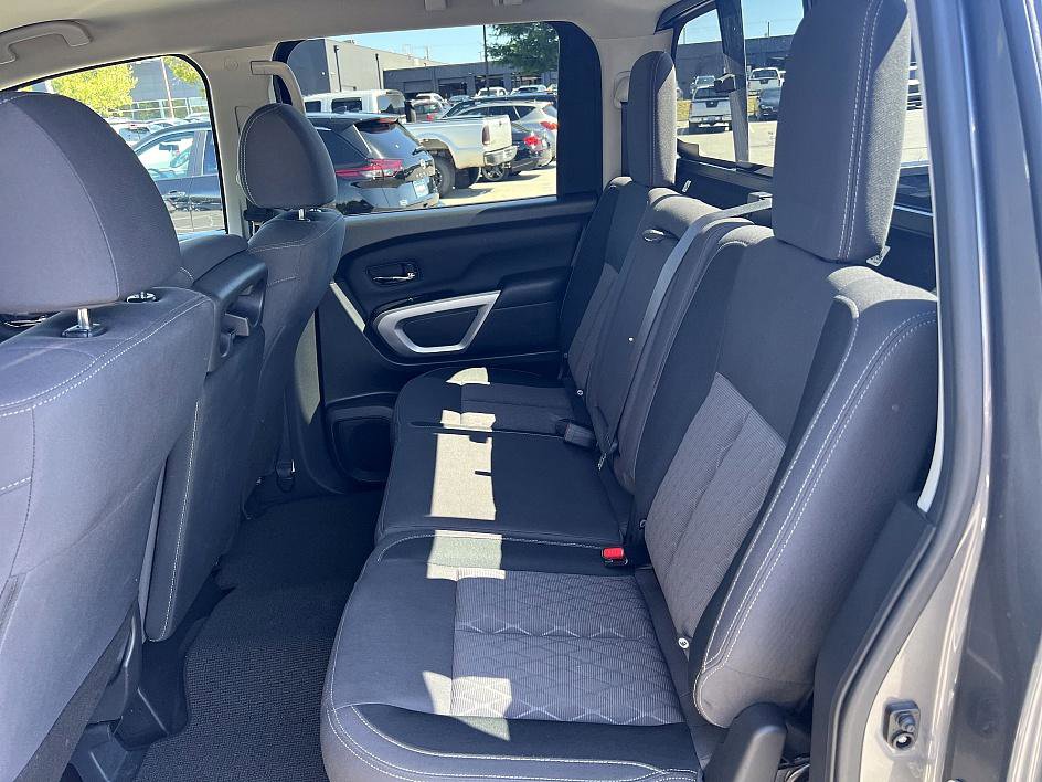 2024 Nissan Titan SV Crew Cab photo 15