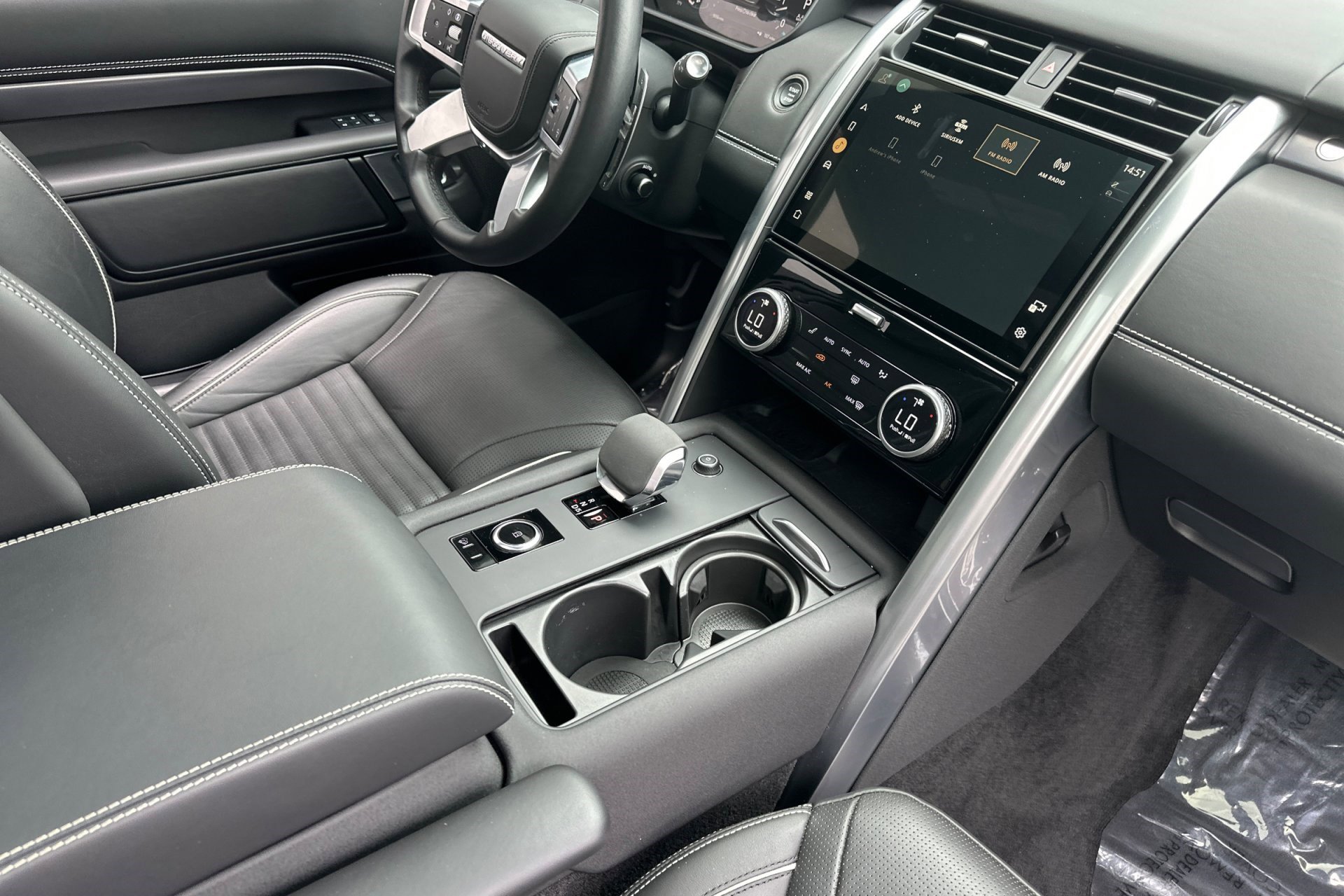 2024 Land Rover Discovery Metropolitan Edition photo 28
