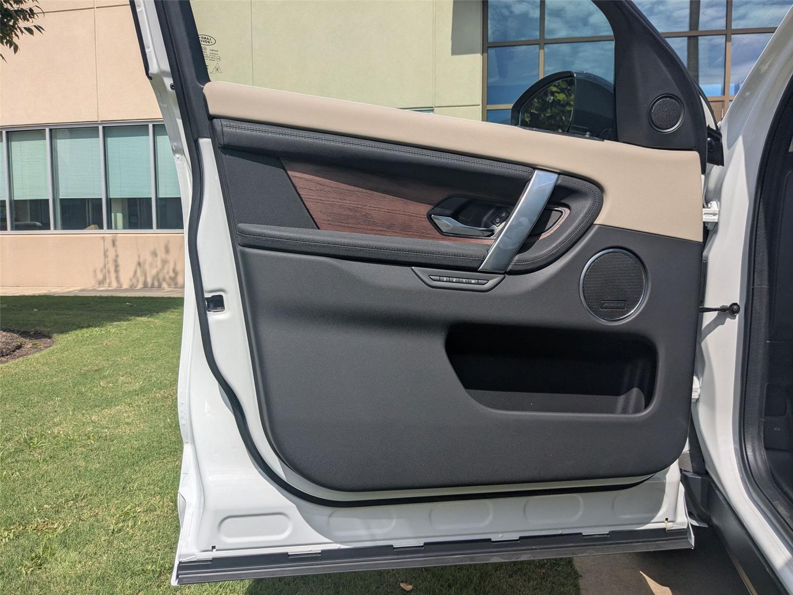 2025 Land Rover Discovery Sport S photo 10