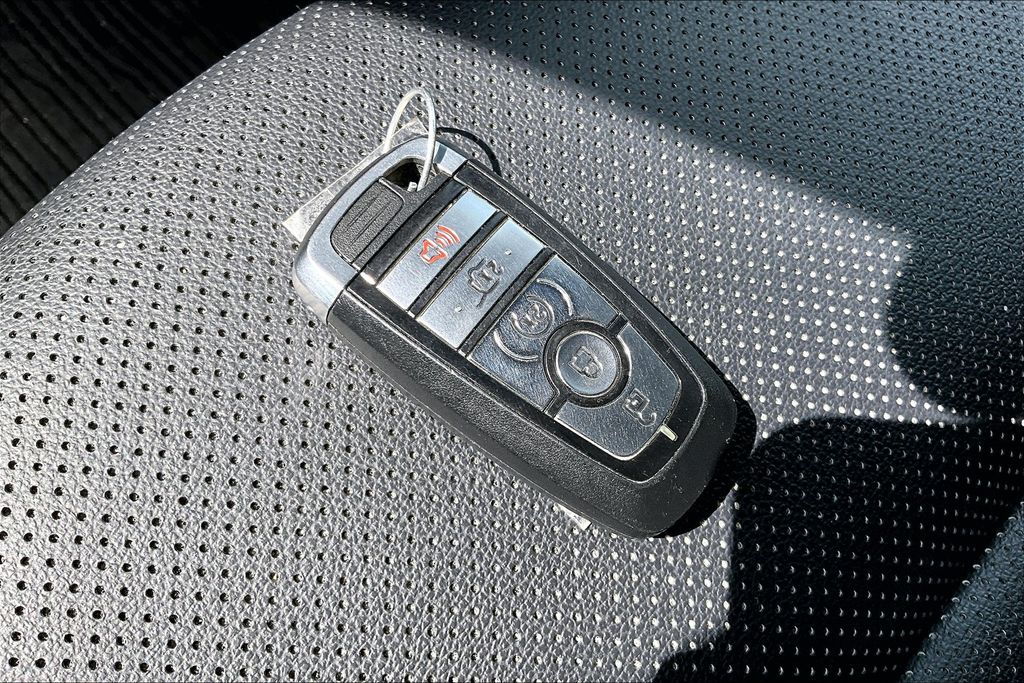 2021 Ford Escape SEL photo 10