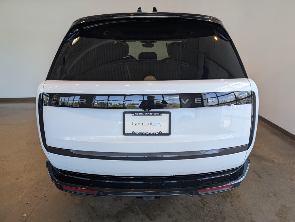 2025 Land Rover Range Rover SE photo 4