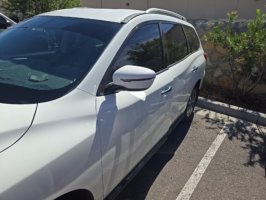 2020 Nissan Pathfinder SV photo 2
