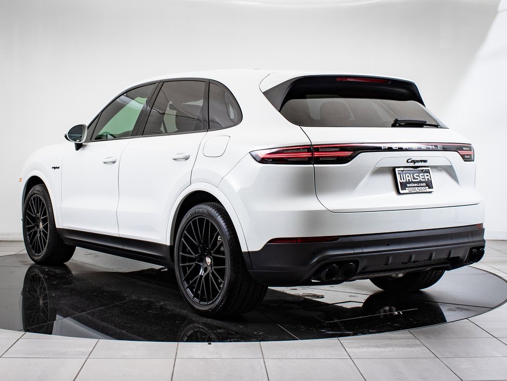 2021 Porsche Cayenne E-Hybrid photo 3