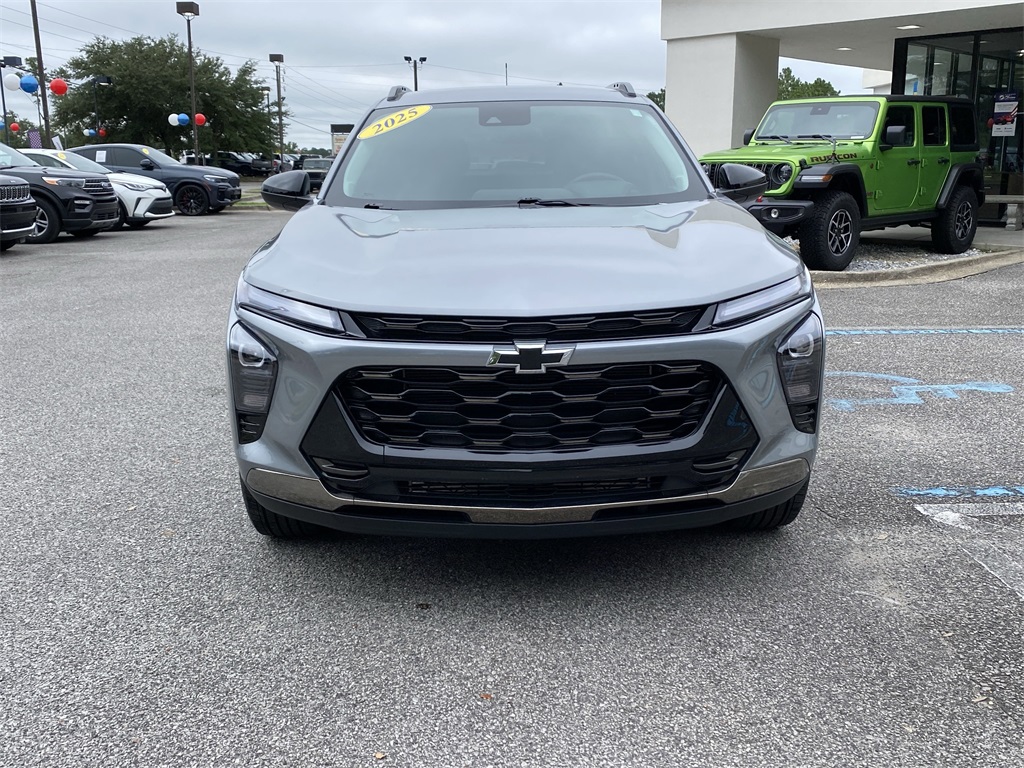 2025 Chevrolet Trax ACTIV photo 2