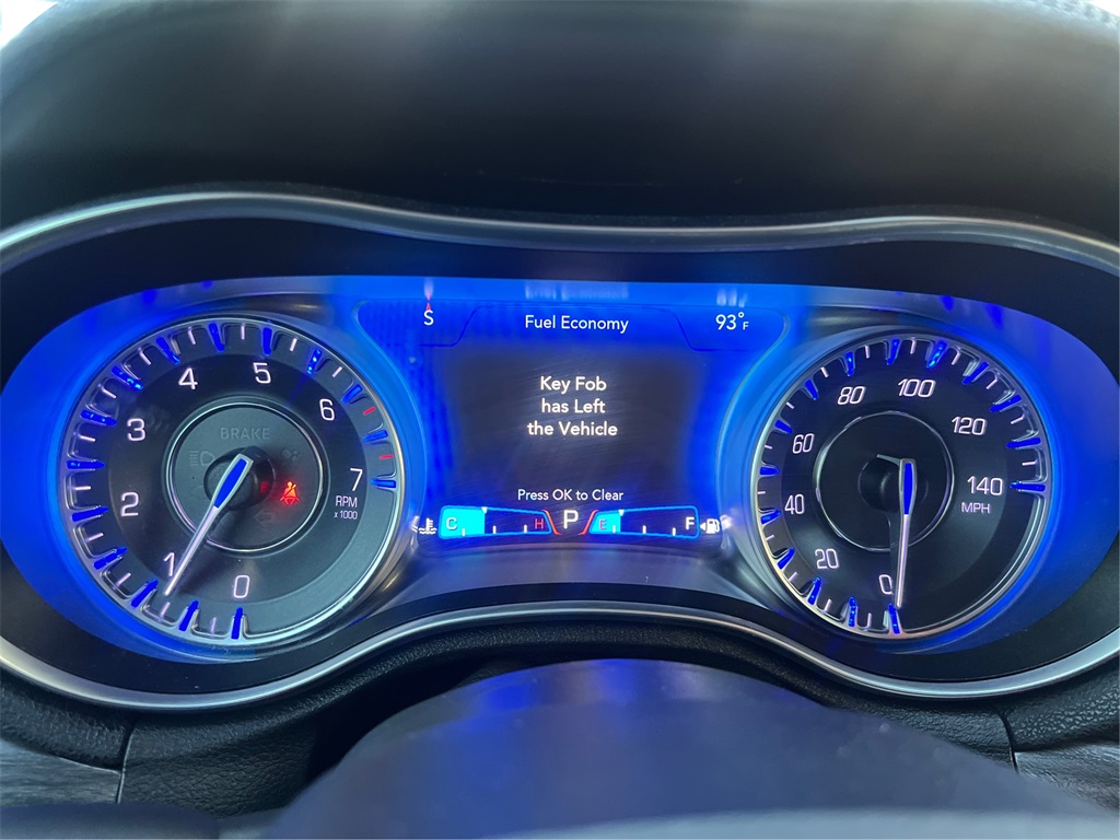 2020 Chrysler 300 Touring photo 15
