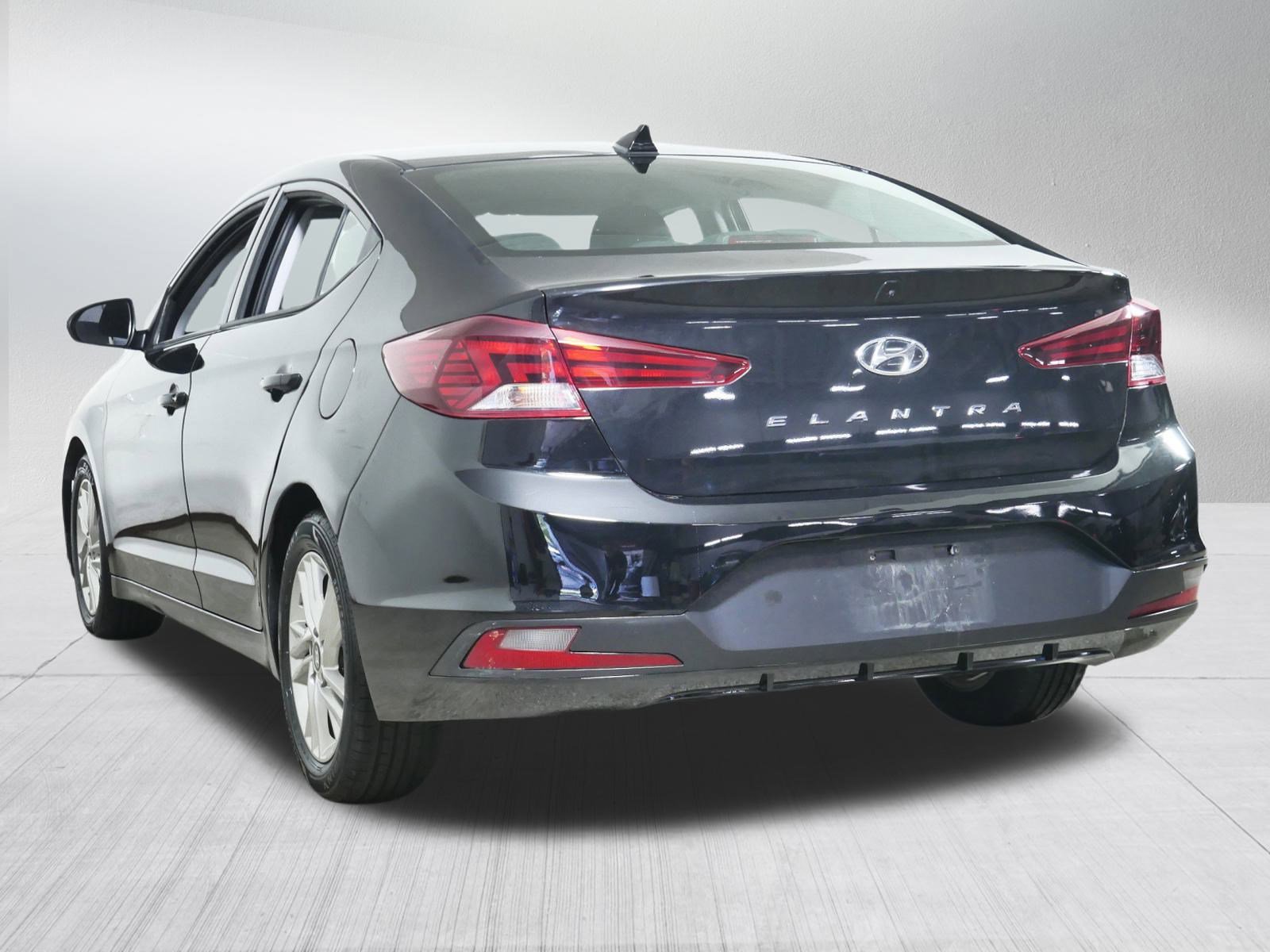 2019 Hyundai Elantra SEL photo 4