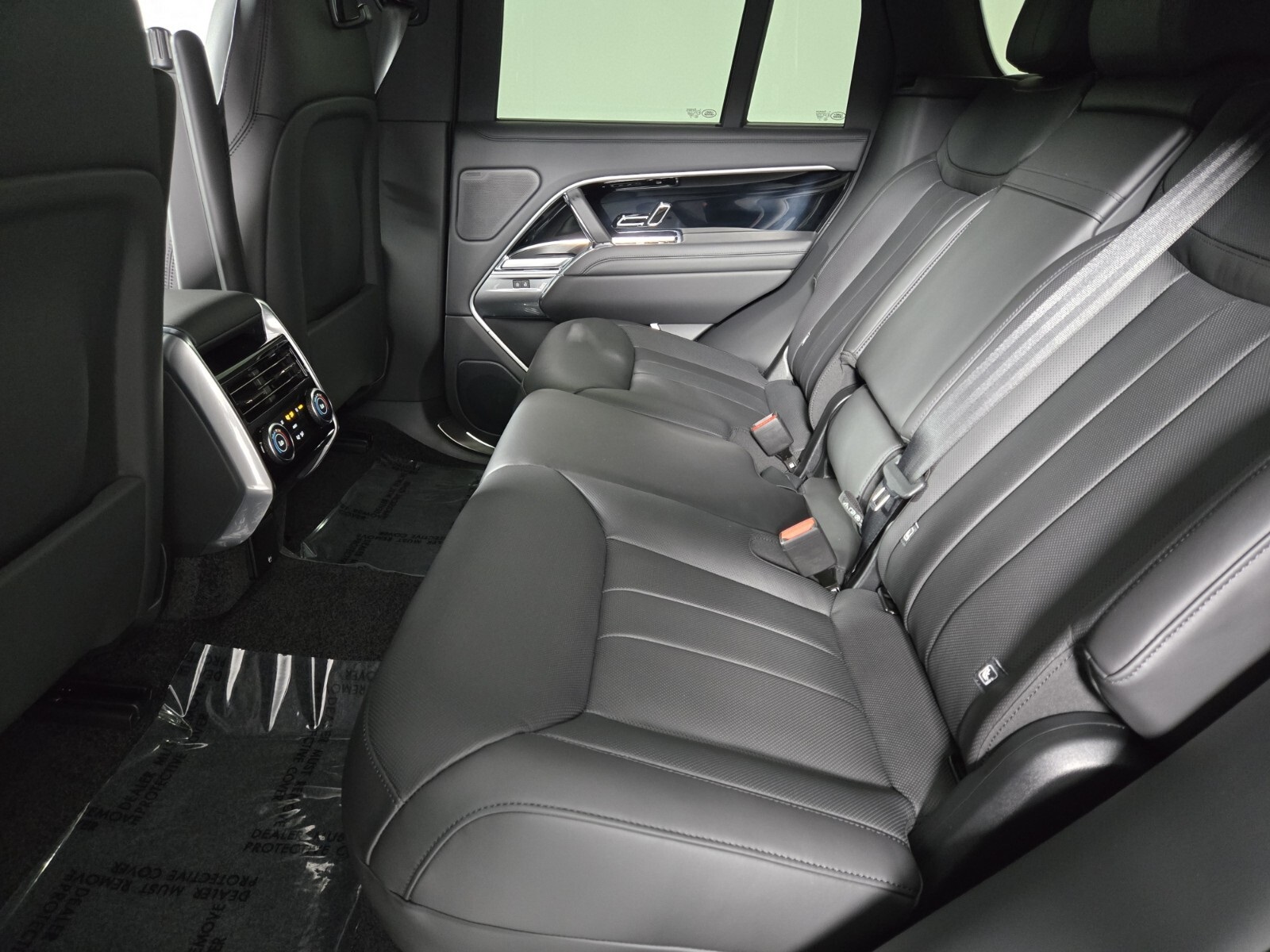 2025 Land Rover Range Rover SE photo 2