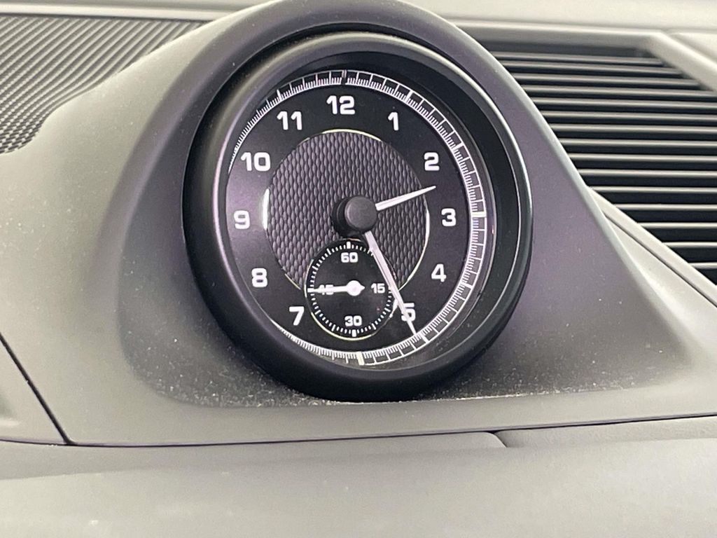 2024 Porsche Macan Base photo 26