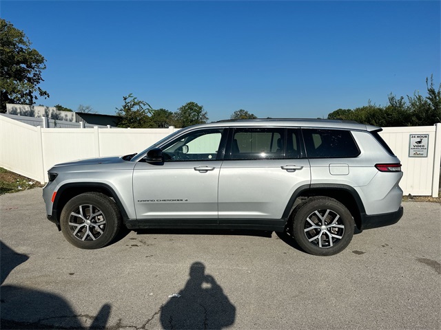 2023 Jeep Grand Cherokee Limited photo 2