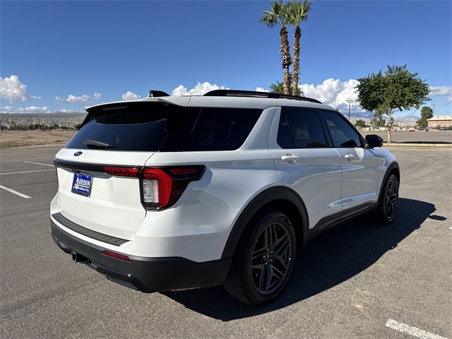 2025 Ford Explorer ST-Line photo 2