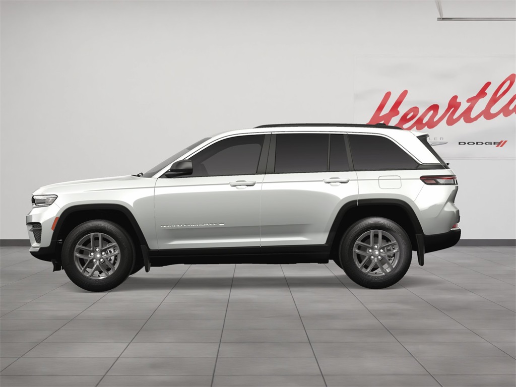 2025 Jeep Grand Cherokee Laredo photo 3