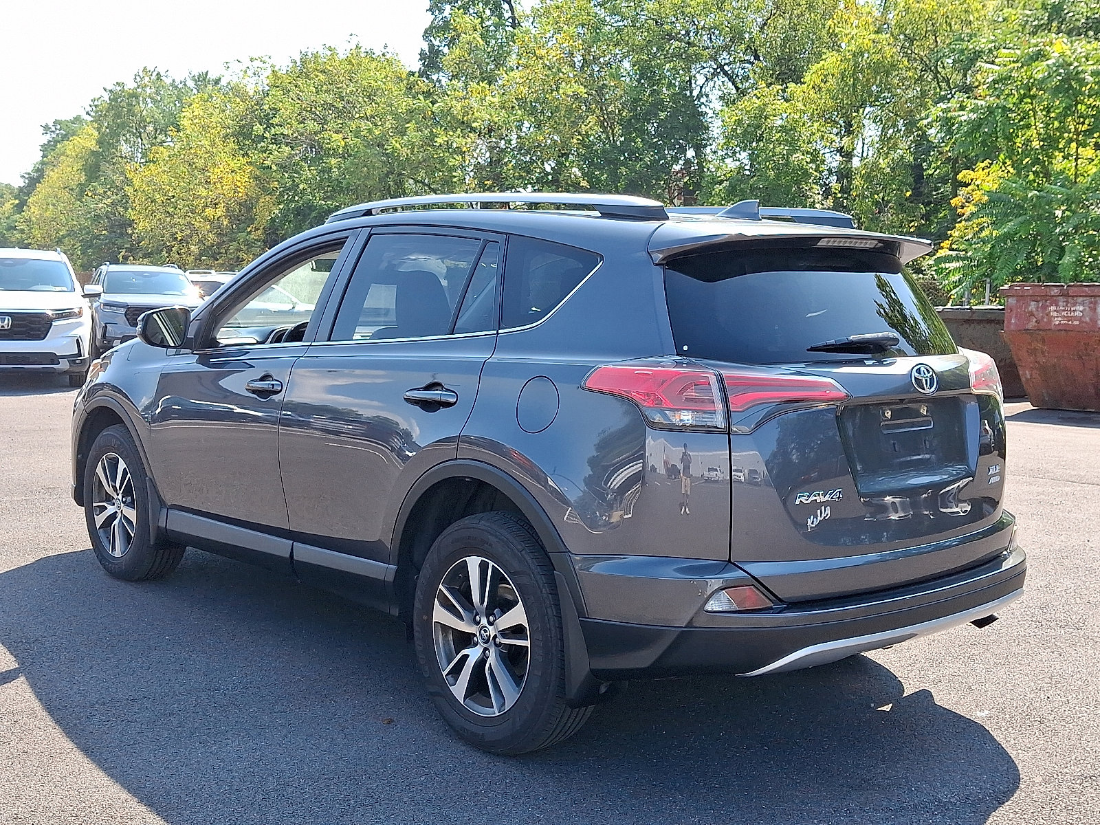 2018 Toyota RAV4 XLE photo 4
