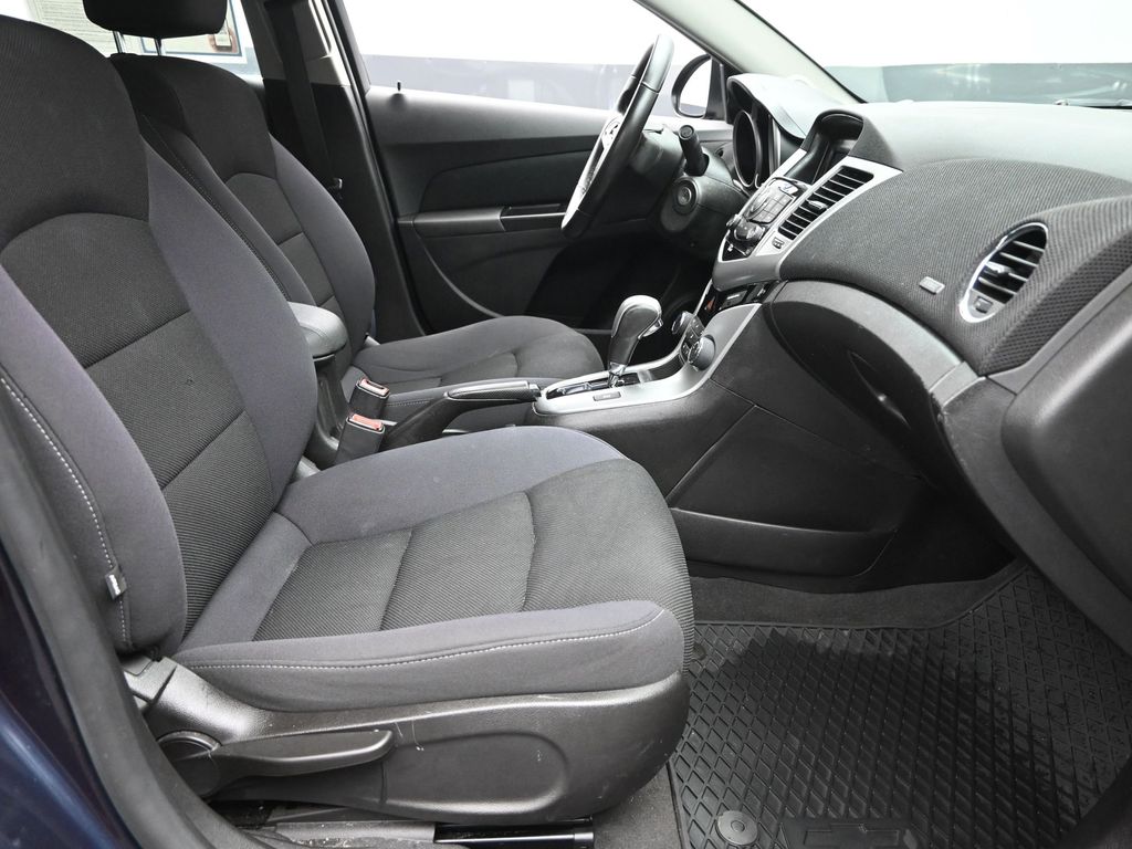 2014 Chevrolet Cruze photo 5