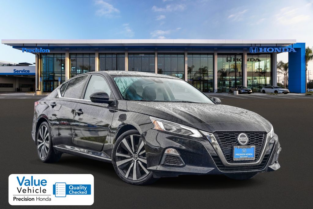 2021 Nissan Altima SR's photo