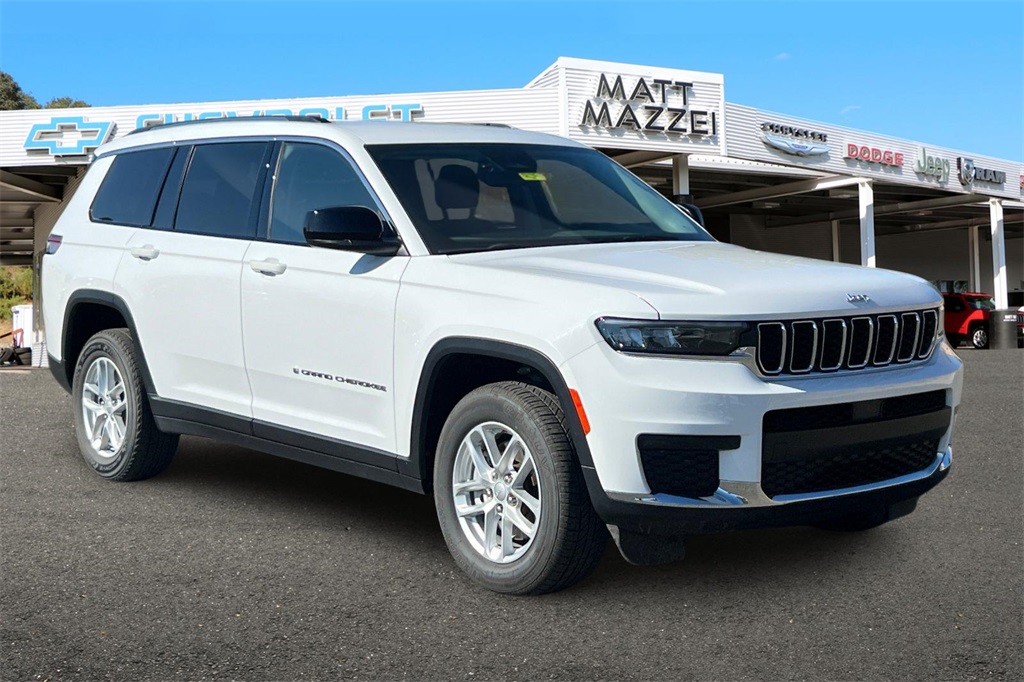 2023 Jeep Grand Cherokee Laredo photo 2
