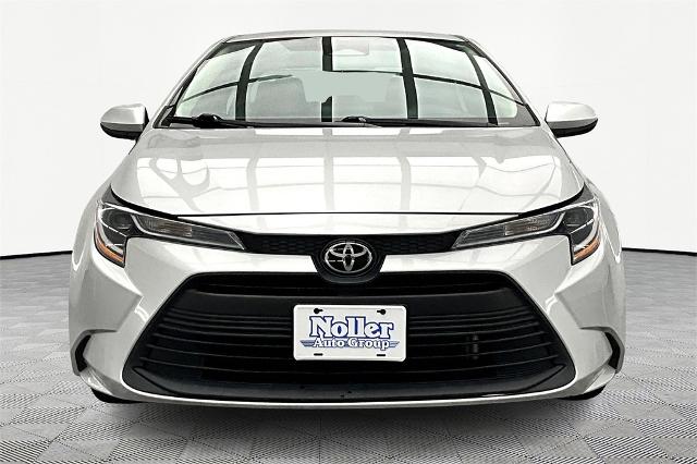 2023 Toyota Corolla LE photo 3