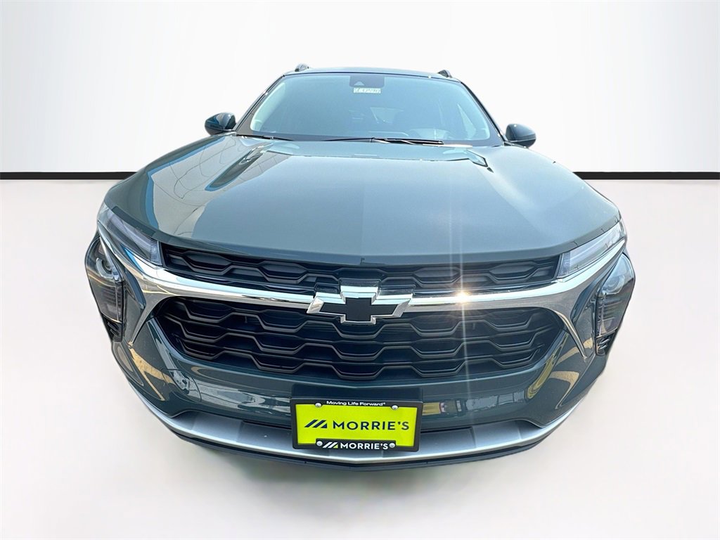 2025 Chevrolet Trax LT photo 2