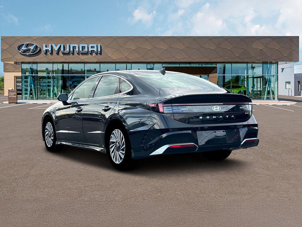 2026 Hyundai Sonata Hybrid Limited photo 4