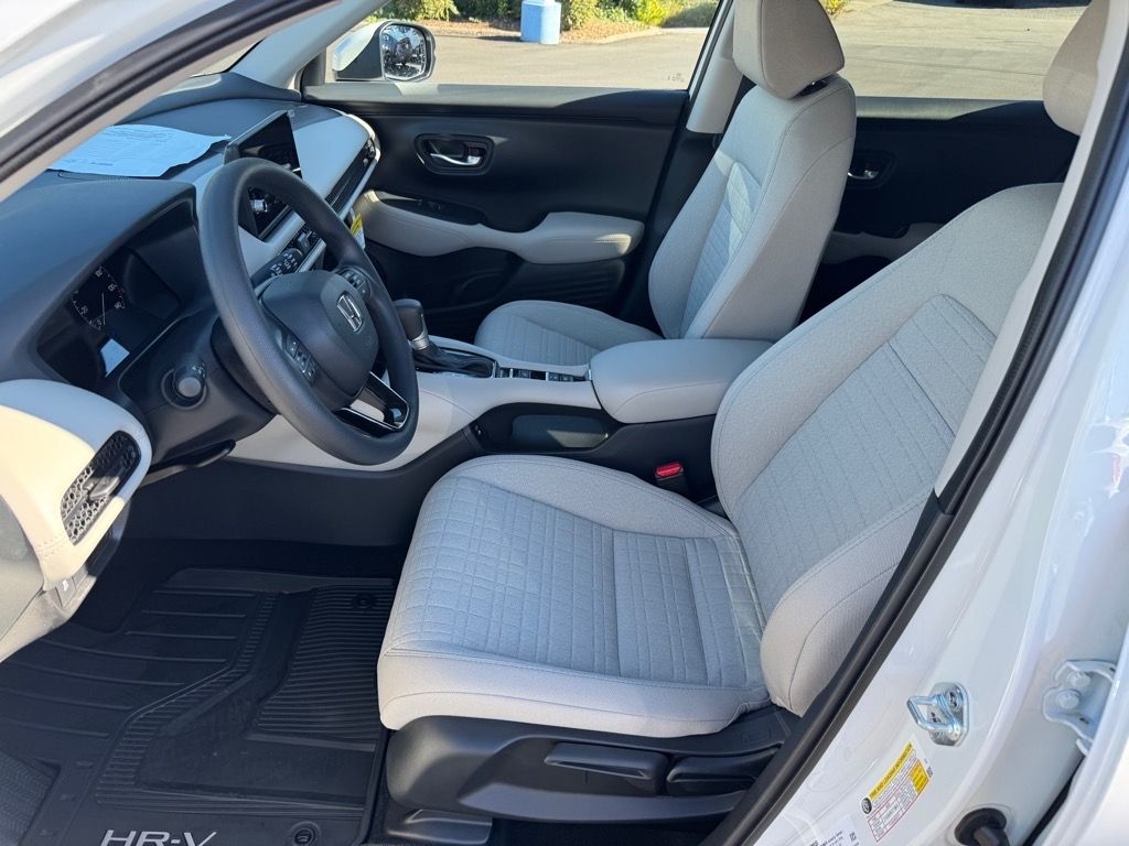2026 Honda HR-V LX photo 3