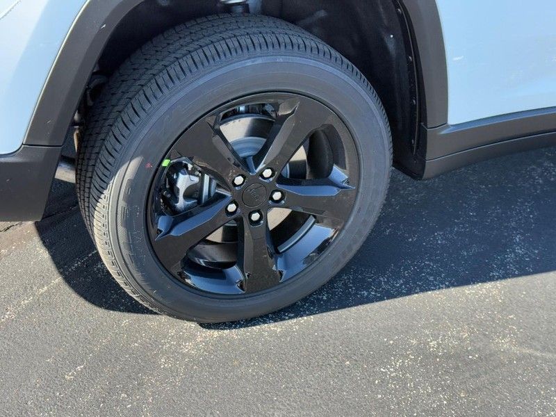 2025 Jeep Grand Cherokee Altitude X photo 4