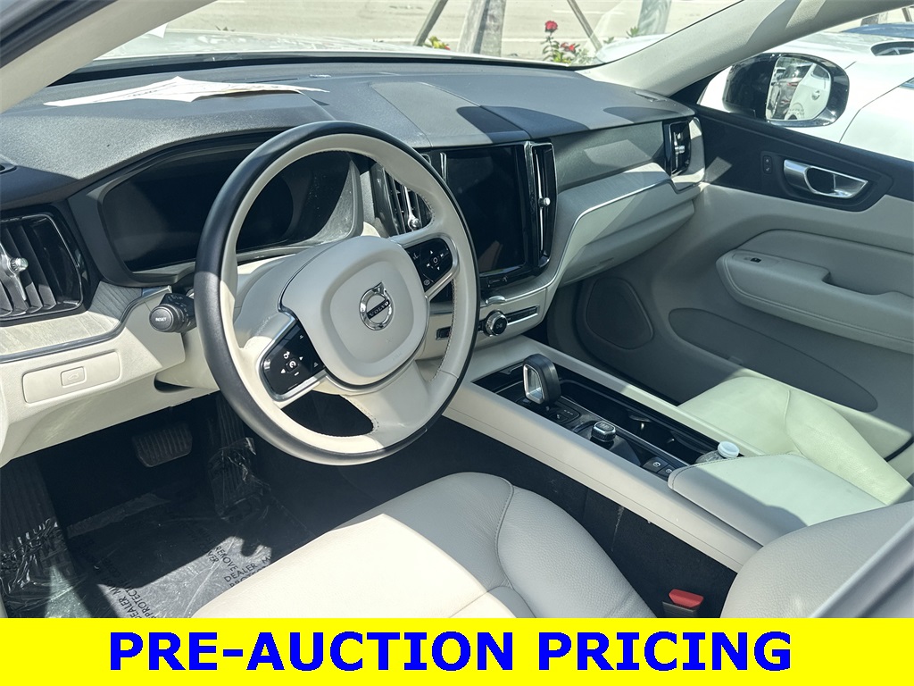 2024 Volvo XC60 B5 Plus photo 8