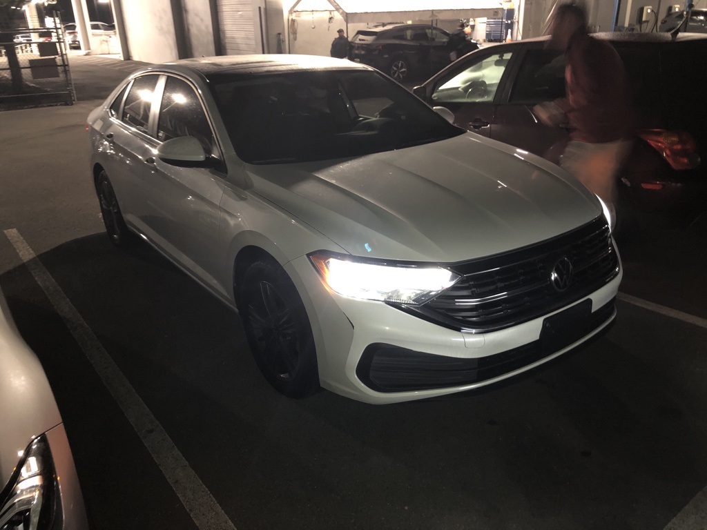 2023 Volkswagen Jetta SE photo 3