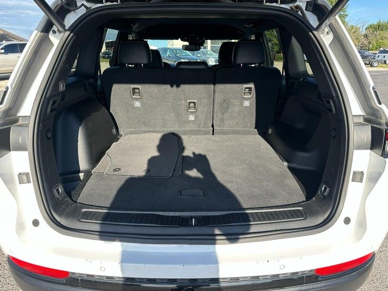 2023 Jeep Grand Cherokee Altitude photo 4