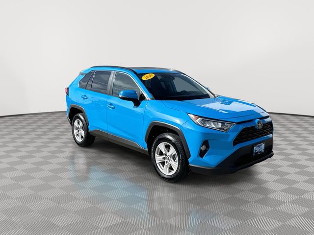 2020 Toyota RAV4 XLE photo 2