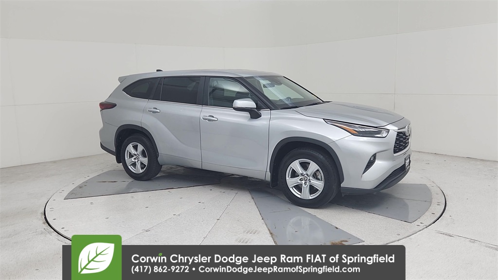 2024 Toyota Highlander LE photo 2