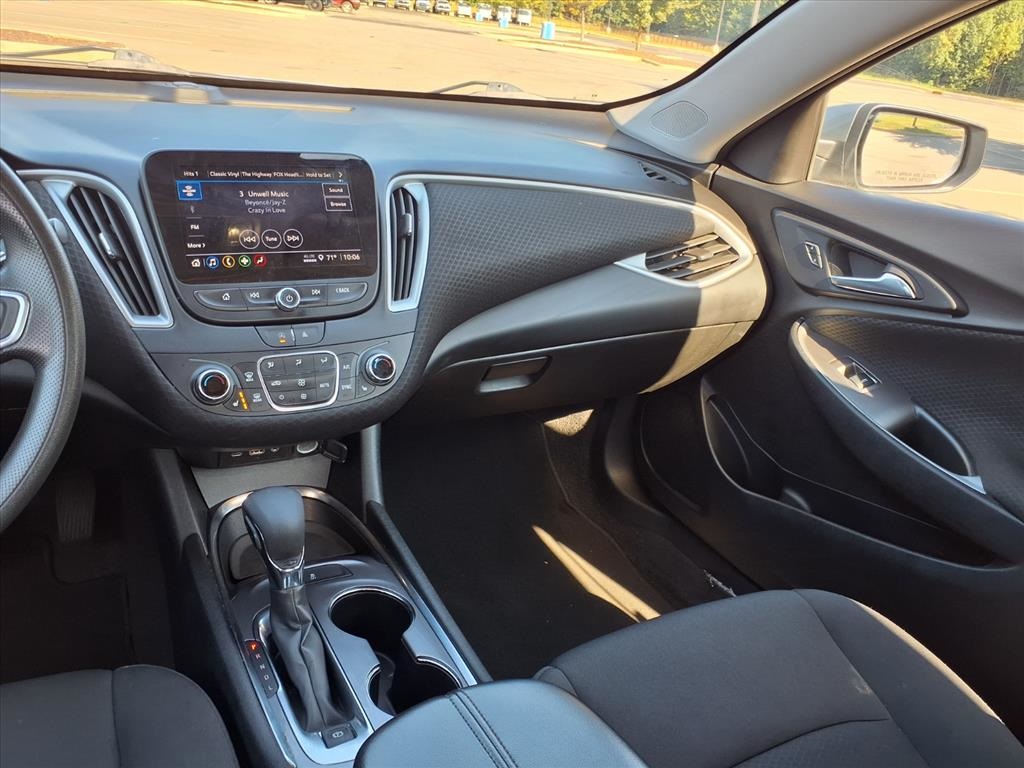 2023 Chevrolet Malibu 1LT photo 3
