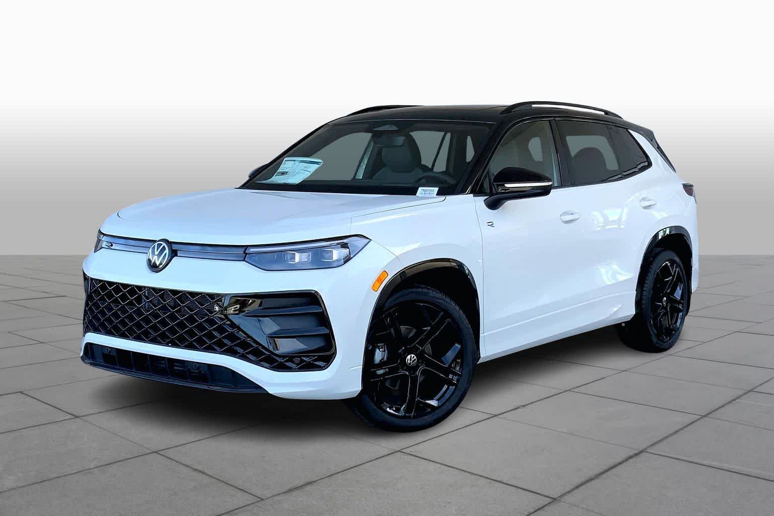 2026 Volkswagen Tiguan SE R-LINE BLACK's photo