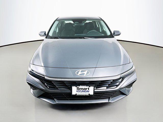 2025 Hyundai Elantra Hybrid photo 2
