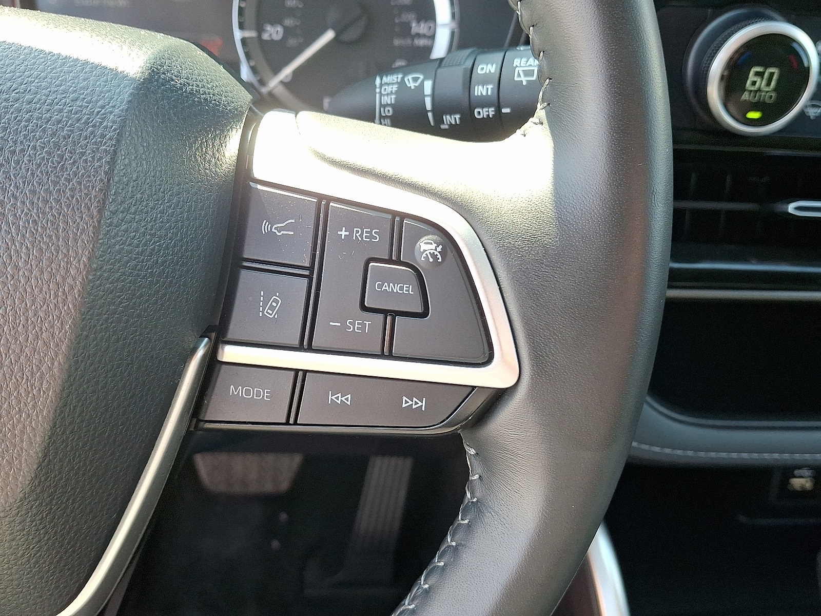 2024 Toyota Highlander LE photo 23