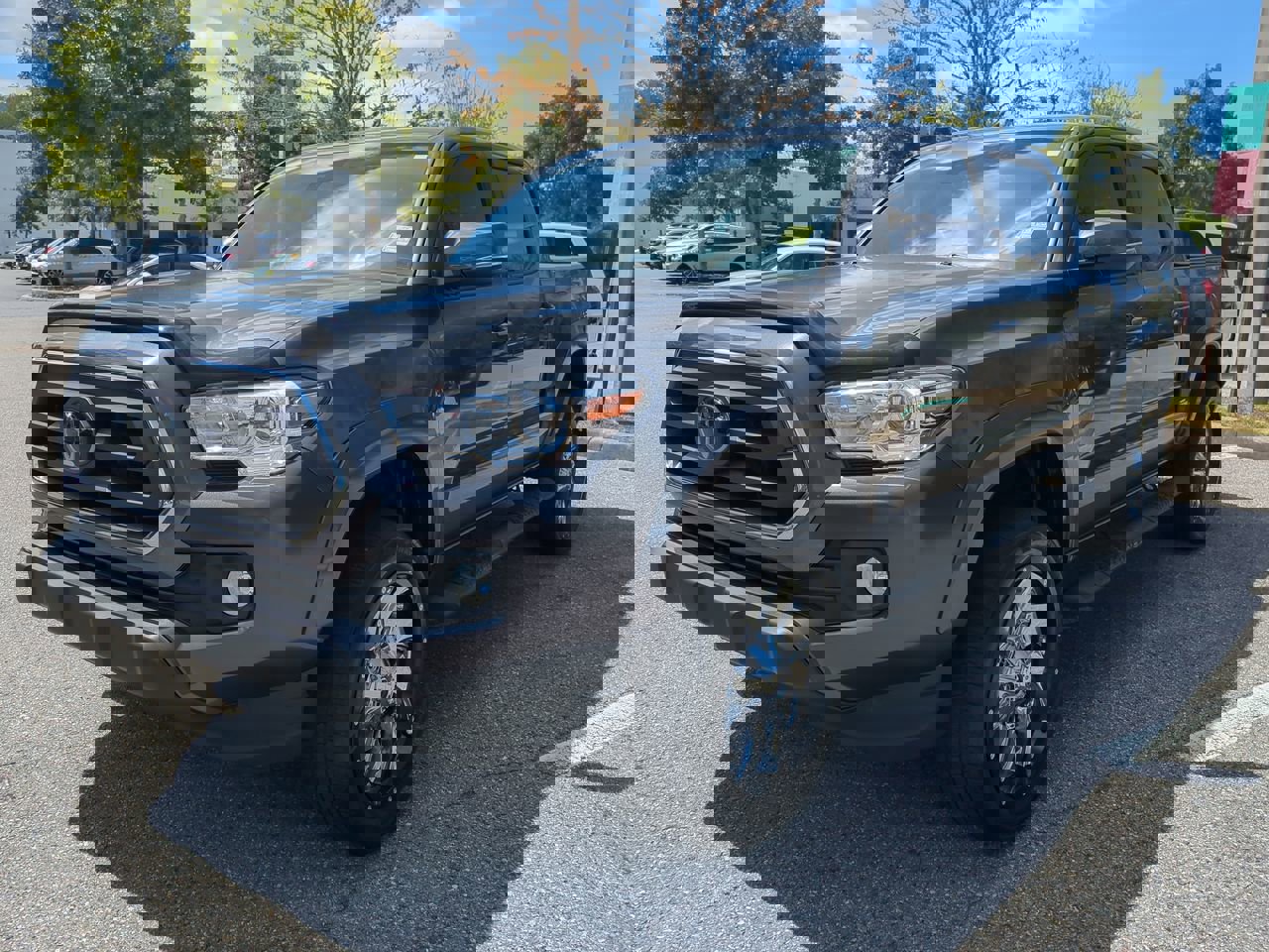 2022 Toyota Tacoma SR5 photo 2