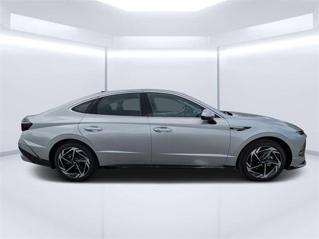 2026 Hyundai Sonata SEL Sport photo 2