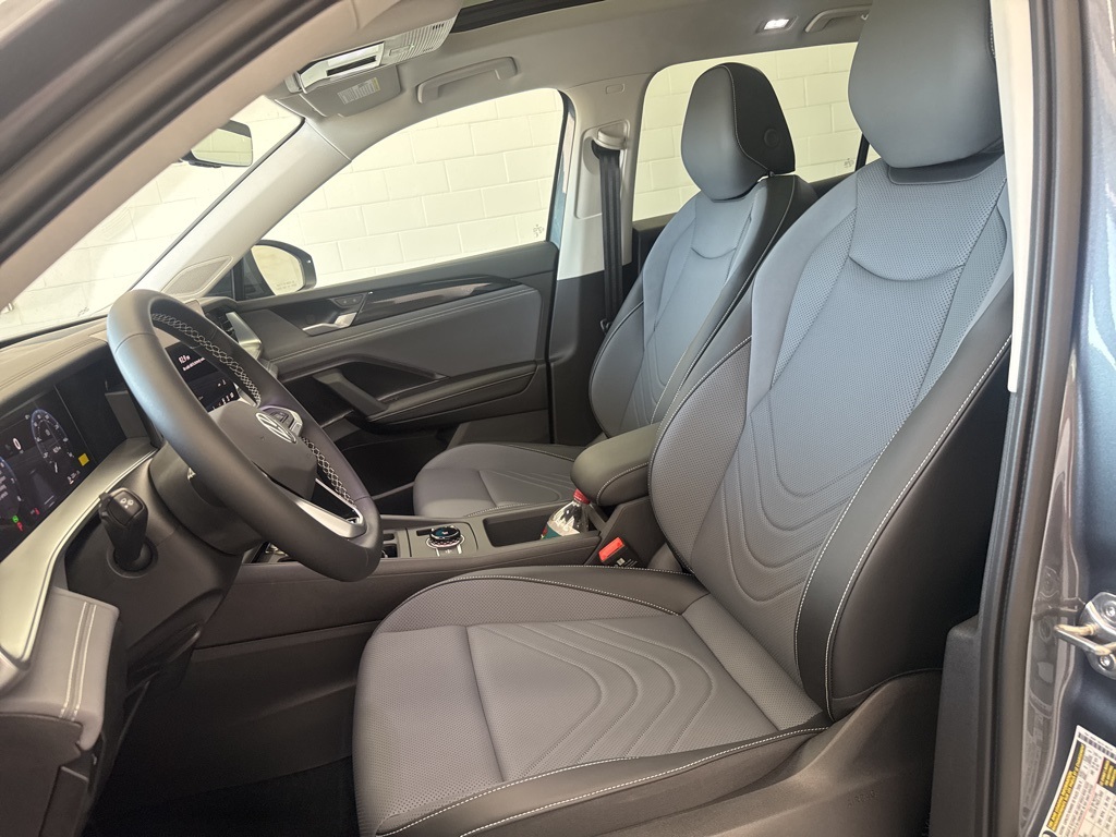 2025 Volkswagen Tiguan SE photo 9