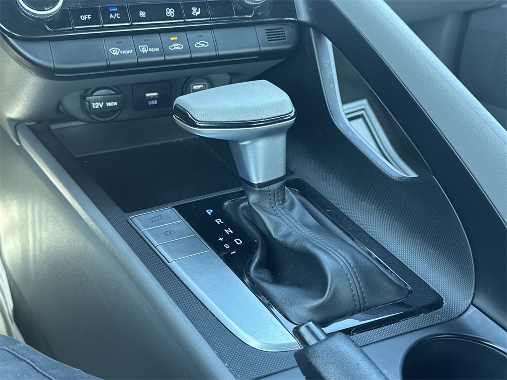 2022 Hyundai Elantra SEL photo 24