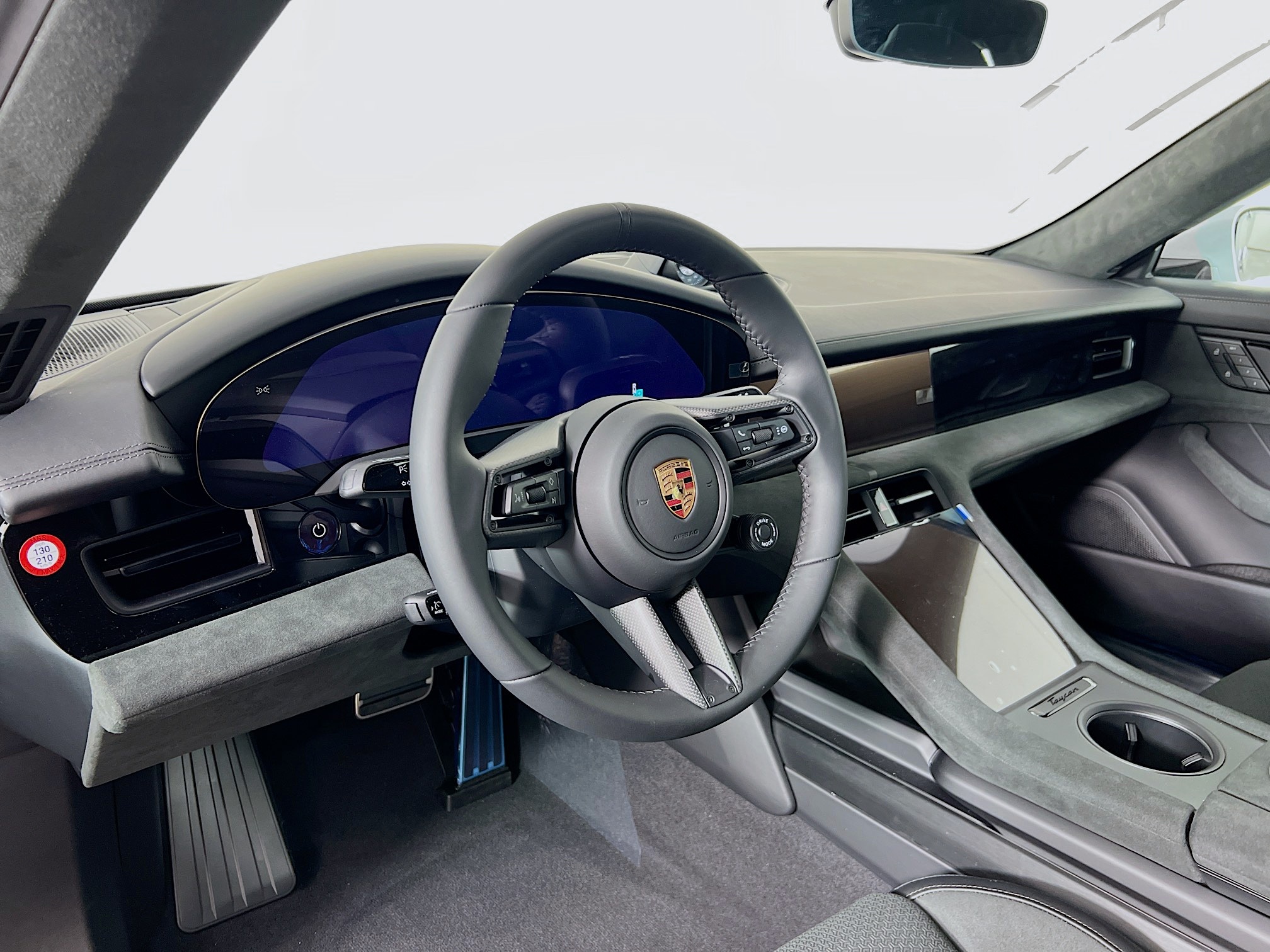 2025 Porsche Taycan GTS photo 4