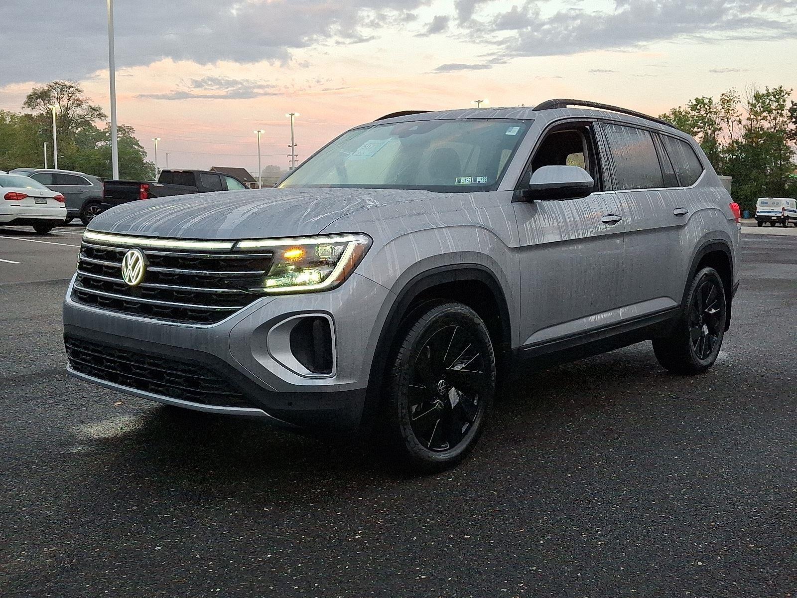 2026 Volkswagen Atlas SE Technology photo 2
