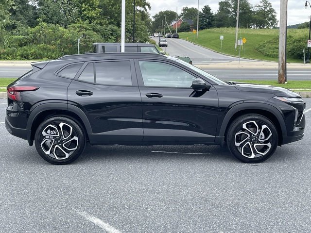2025 Chevrolet Trax photo 8