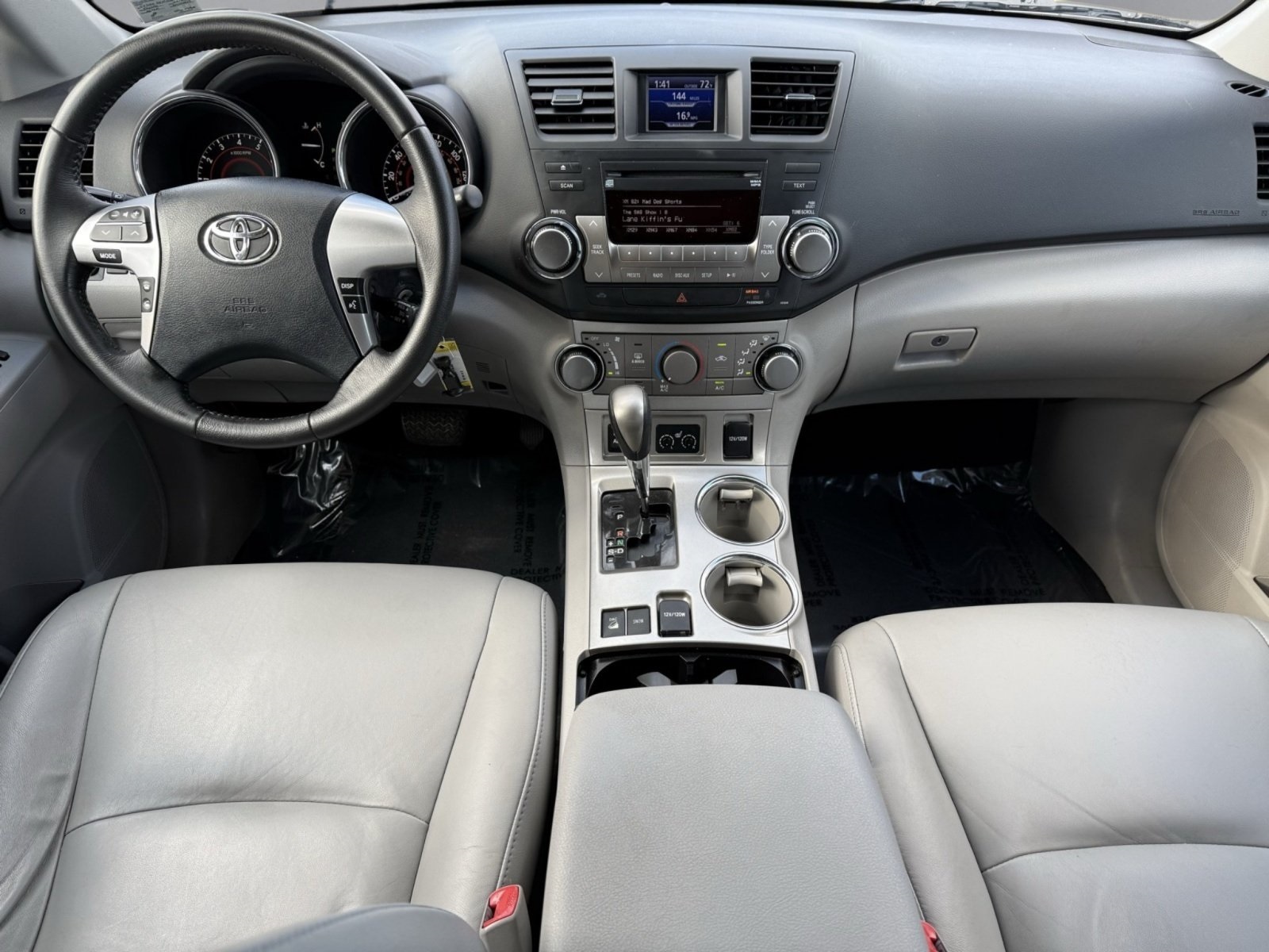 2012 Toyota Highlander SE photo 3