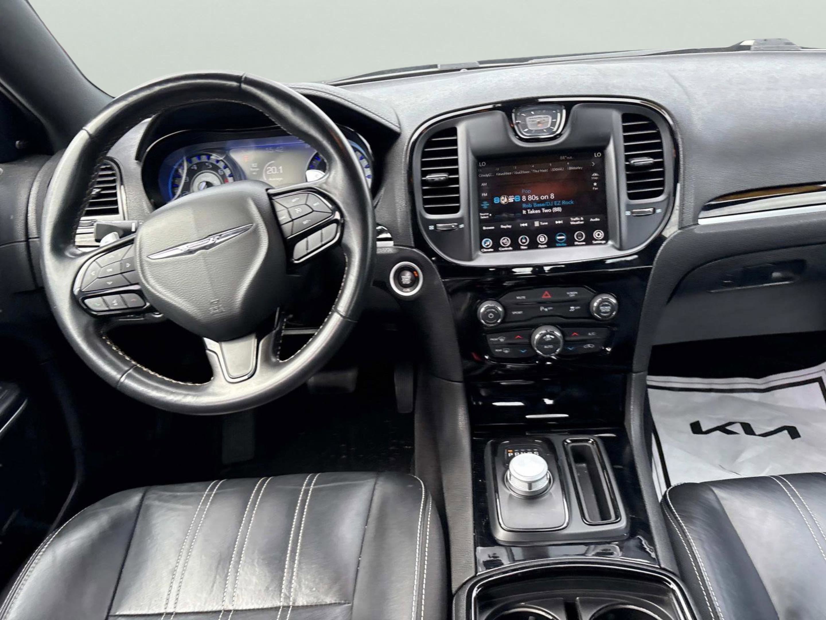 2022 Chrysler 300 S photo 8