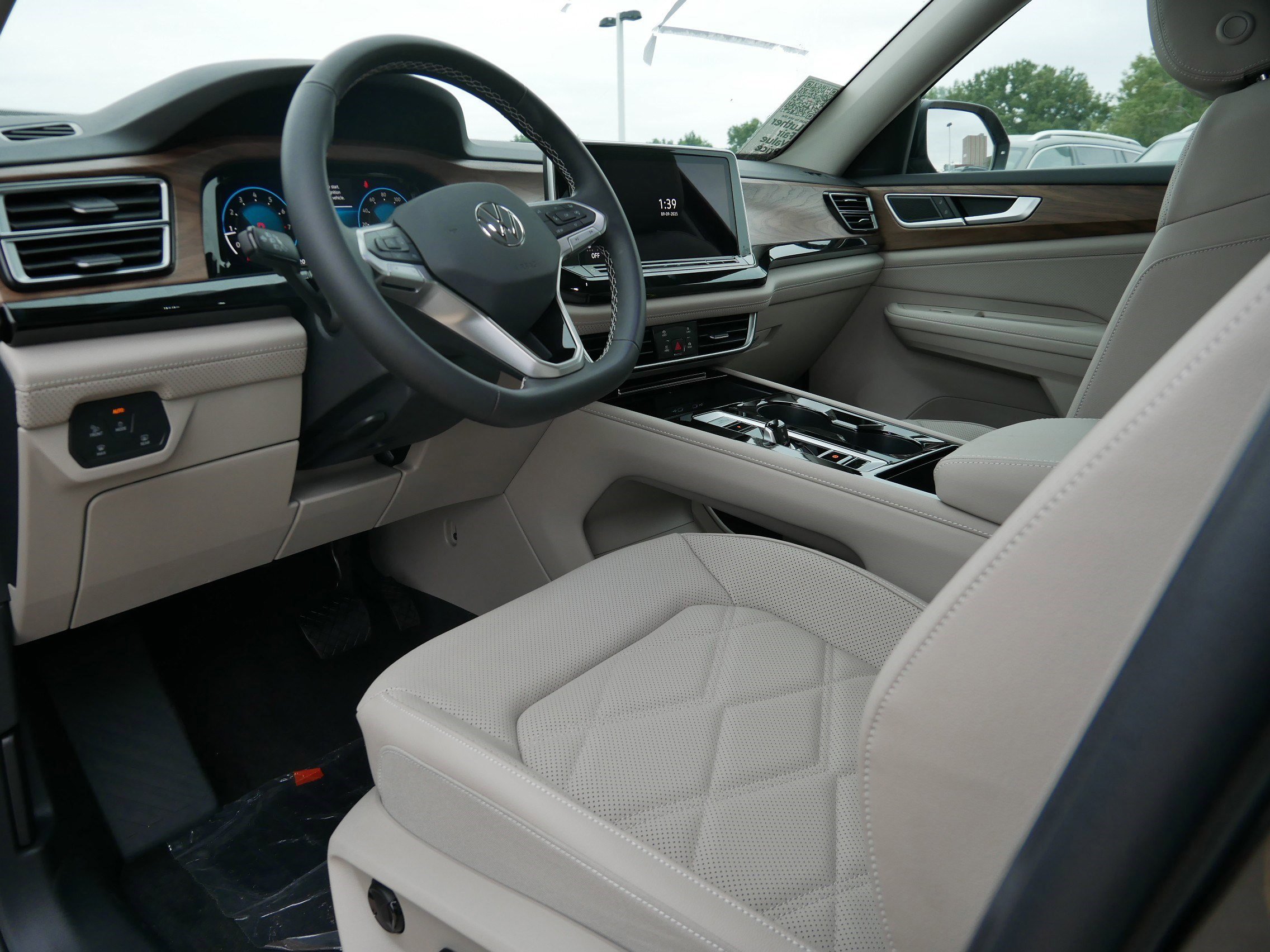 2026 Volkswagen Atlas SE Technology photo 3