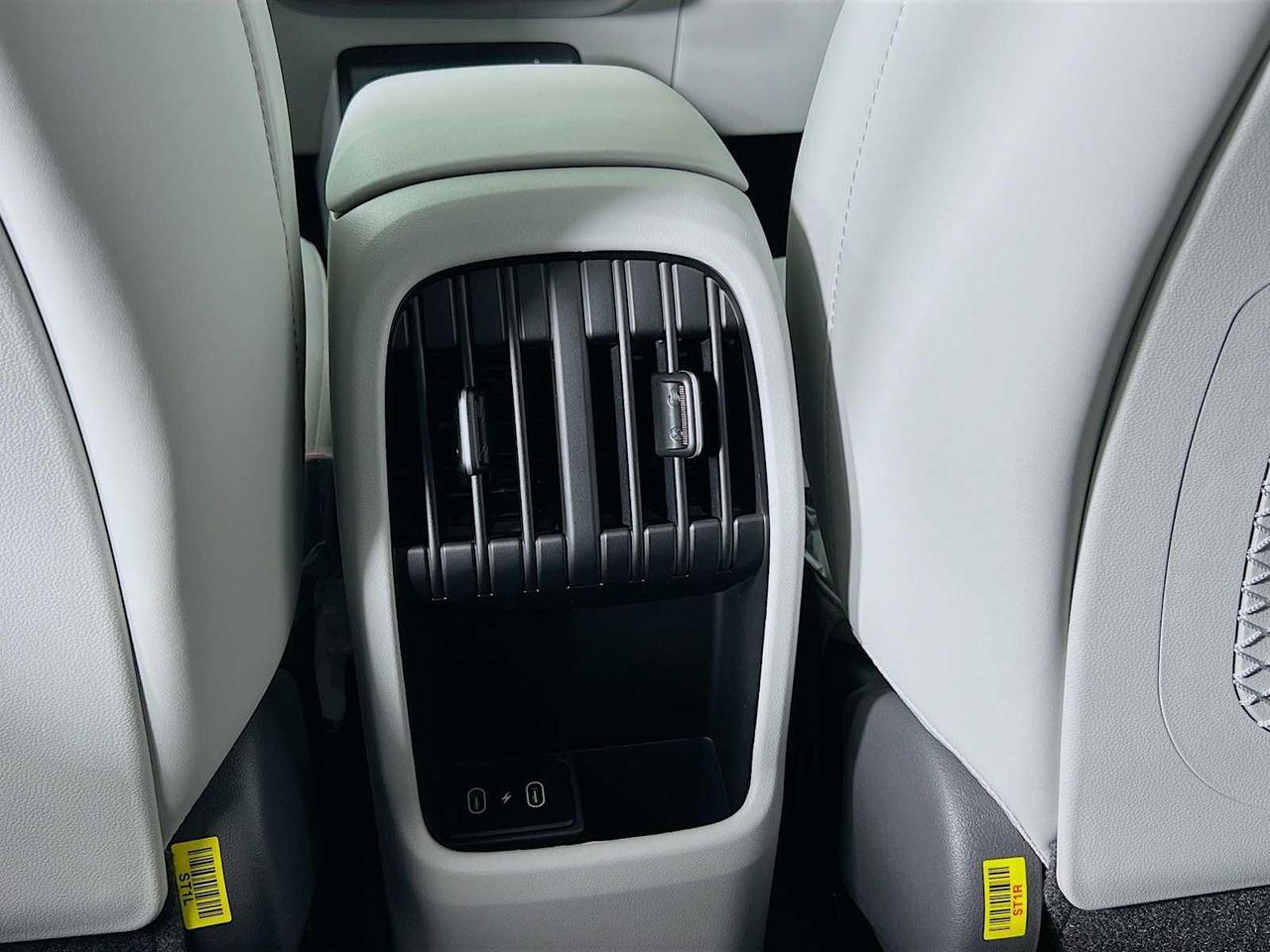 2026 Hyundai Kona Limited photo 3
