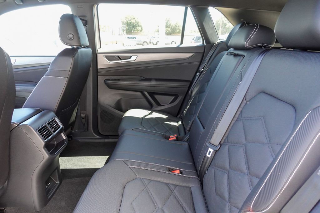 2025 Volkswagen Atlas Cross Sport SE photo 22