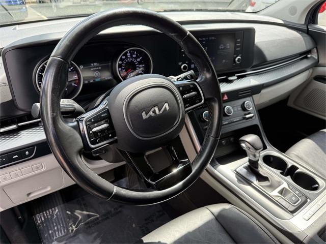 2022 Kia Carnival LXS photo 2