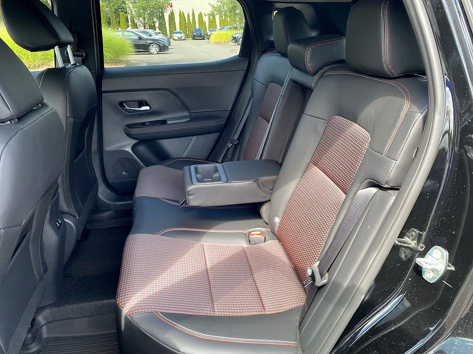 2025 Nissan Kicks SR photo 19