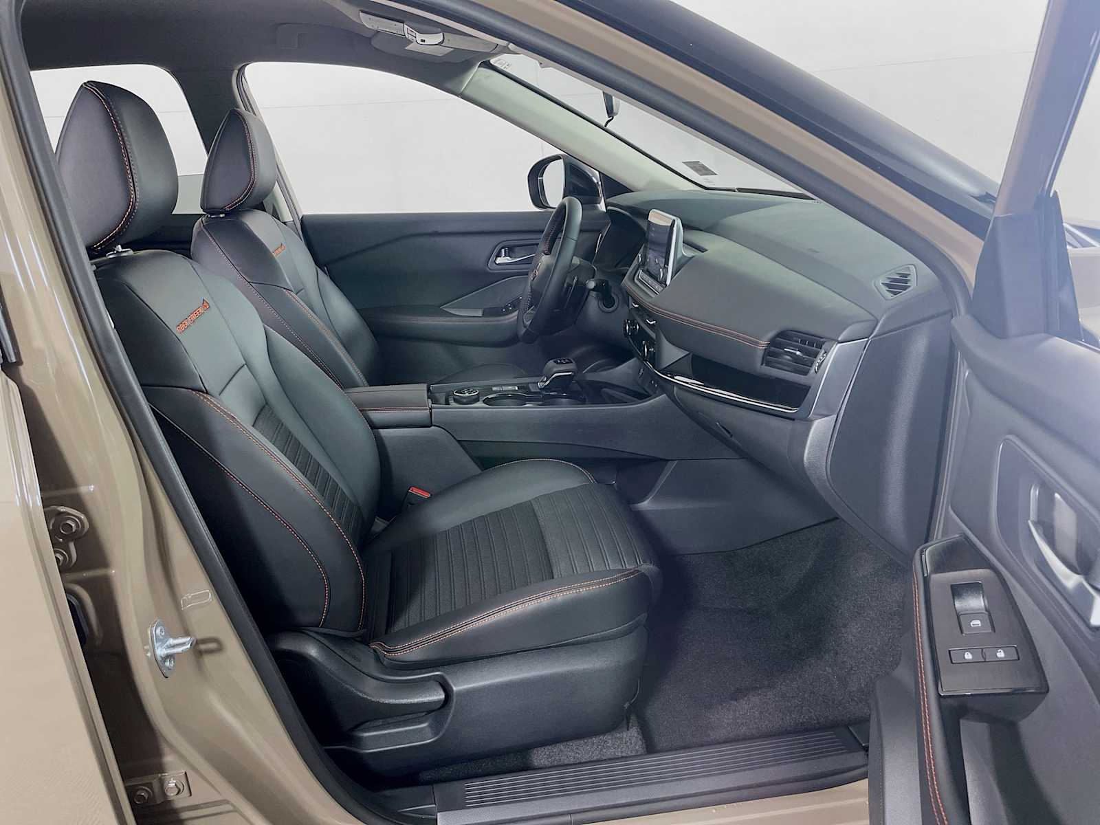 2025 Nissan Rogue photo 24