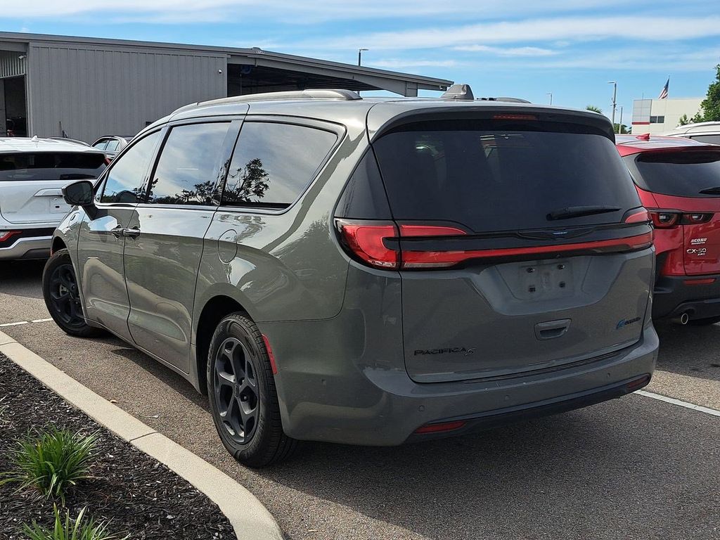 2021 Chrysler Pacifica Hybrid Touring L photo 3